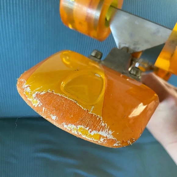 Vintage SUNHOO Orange Fish Mini Skateboard with Light Up Rainbow Wheels - Picture 6 of 13